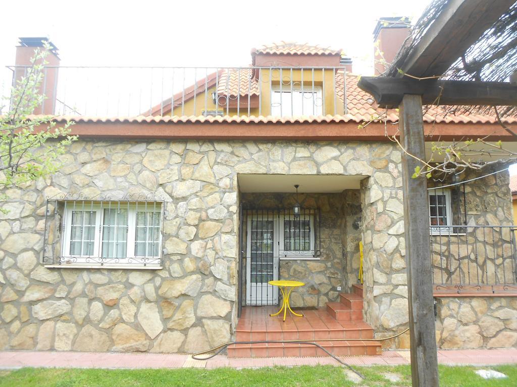 En casa de Carlos Ortigosa del Monte Exterior foto